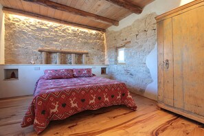 Cabin, Balcony, Mountain View | 3 bedrooms, free cribs/infant beds, free WiFi, bed sheets