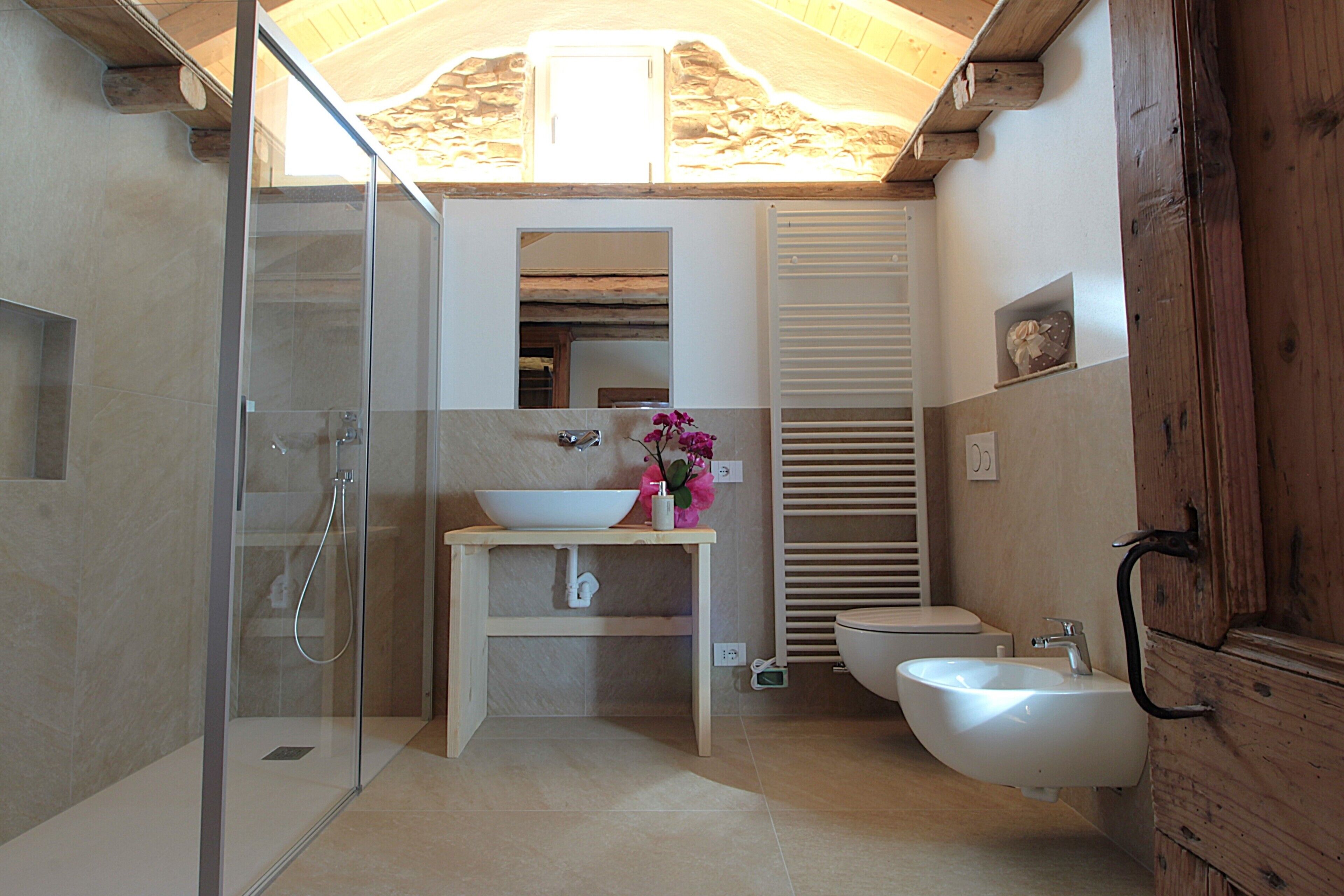 Ferienhütte, Balkon, Bergblick | Badezimmer