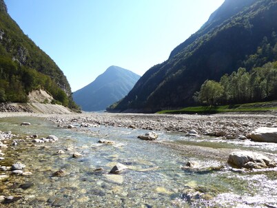 Baita Tersilia Near Lake And Mountain 