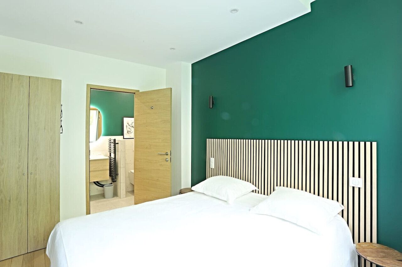 Bureau, fer et planche à repasser, Wi-Fi, draps fournis