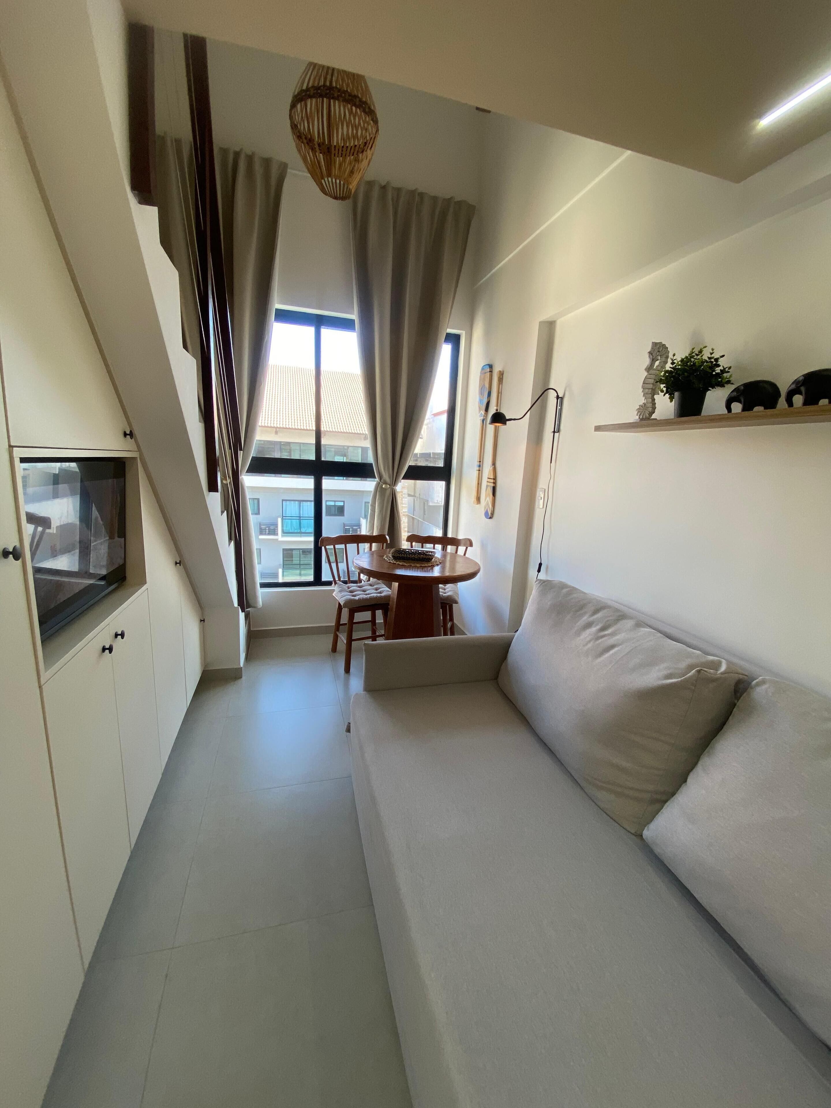 Deluxe Duplex, Pool View | Living area