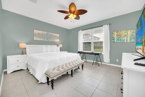 5 Schlafzimmer, Schreibtisch, Bügeleisen/Bügelbrett, Reisekinderbett