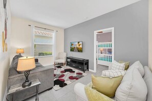 Smart TV, video games, foosball - Solterra Resort- Jade House (Davenport)