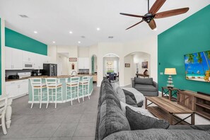 Smart-TV, videospill, fotballspill og bøker