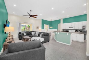 Smart TV, video games, foosball, books - Solterra Resort- Jade House (Davenport)