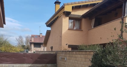 La Casona de Rascafria, independent, surrounded by garden and ideal for families.