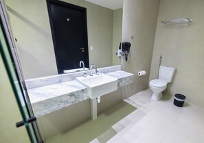 Estudio presidencial, vista a la ciudad | Baño