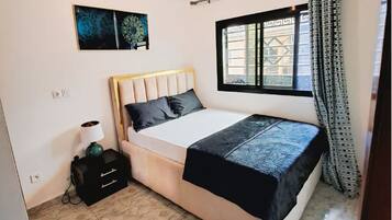 10 chambres, fer et planche Ă repasser, Wi-Fi, draps fournis