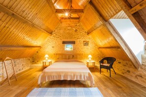 4 habitaciones, tabla de planchar con plancha, internet y ropa de cama 