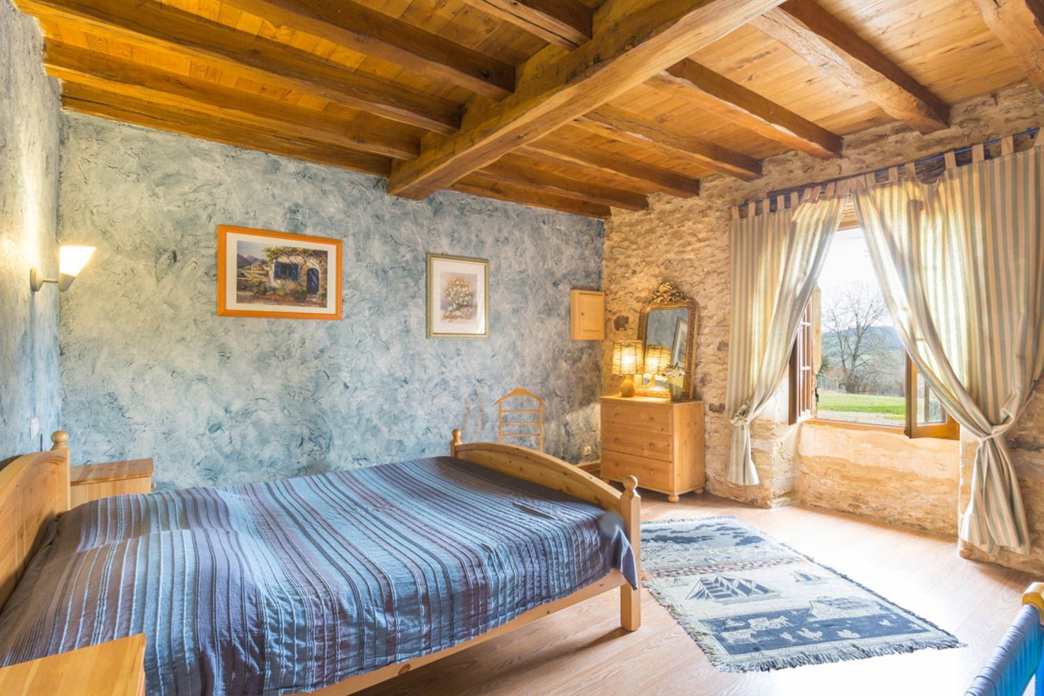 4 chambres, fer et planche à repasser, accès Internet, draps fournis