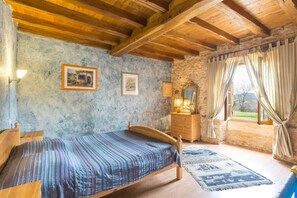 4 chambres, fer et planche à repasser, accès Internet, draps fournis