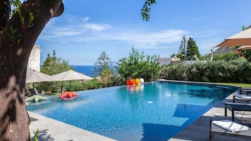 Una piscina riscaldata