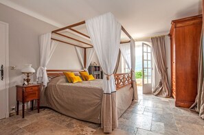 6 soveværelser, strygejern/strygebræt, internetforbindelse, sengetøj