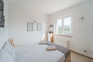 4 makuuhuonetta, silitysrauta/-lauta, internet, vuodevaatteet