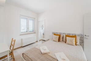 4 chambres, fer et planche à repasser, accès Internet, draps fournis