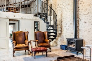 المنشأة من الداخل