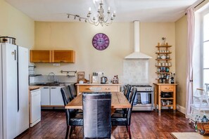 Lava-louças, cadeirão de bebê