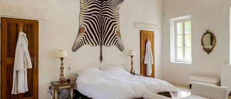 9 bedrooms, iron/ironing board, Internet, bed sheets