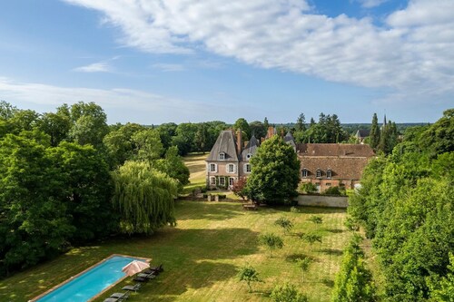 Chateau Seiguier - Six Bedroom Castle, Sleeps 12
