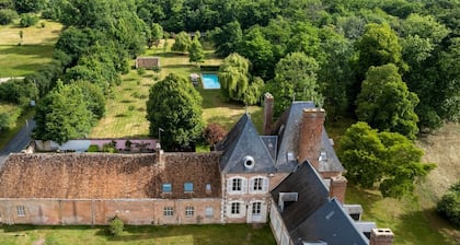 Chateau Seiguier - Six Bedroom Castle, Sleeps 12