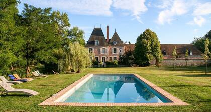 Chateau Seiguier - Six Bedroom Castle, Sleeps 12