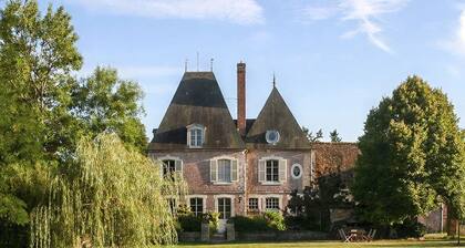 Chateau Seiguier - Six Bedroom Castle, Sleeps 12