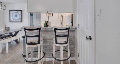 Renovated 3BR Home Close to Campus and Downtown