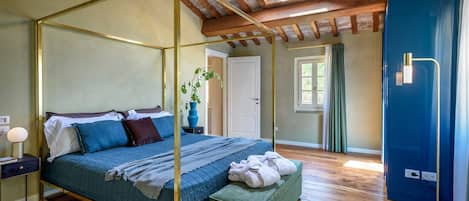 6 bedrooms, iron/ironing board, bed sheets