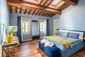 6 bedrooms, iron/ironing board, Internet, bed sheets - Villa Buggia - Six Bedroom Villa, Sleeps 12 (Buggiano)