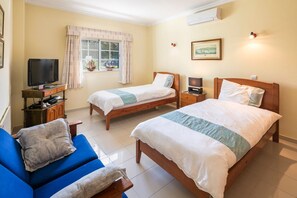 3 bedrooms, iron/ironing board, WiFi, bed sheets