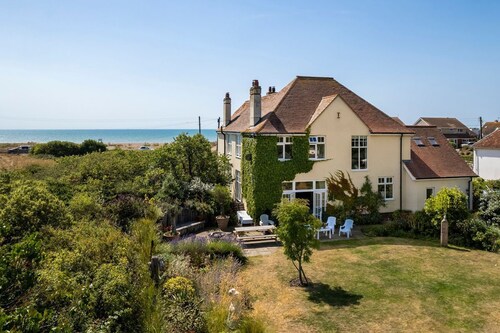 Sunshine House - Five Bedroom Villa, Sleeps 11