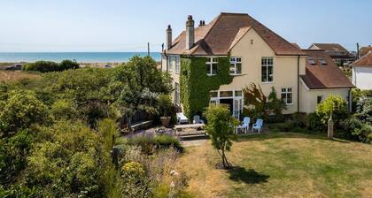 Sunshine House - Five Bedroom Villa, Sleeps 11