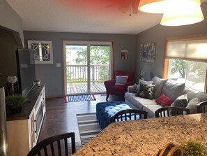 Smart TV, fireplace - Watkins Lake House With Large Lot And Dock (Watkins)