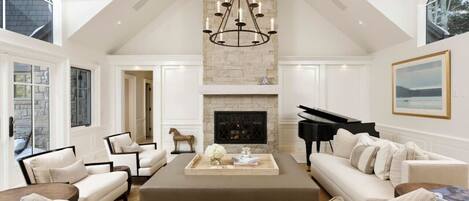 Televisión, estéreo y oficina