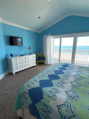 8 quartos, ferros/tábuas de passar roupa, berço de viagem