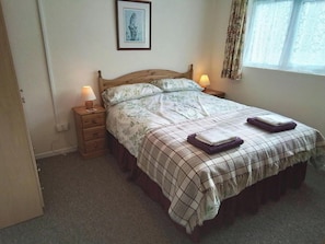 2 bedrooms, free WiFi, bed sheets - Holly Cottage, Newcastle Emlyn (Newcastle Emlyn)