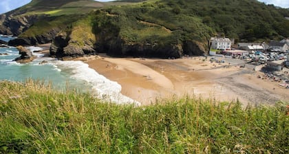 Holly Cottage, Newcastle Emlyn