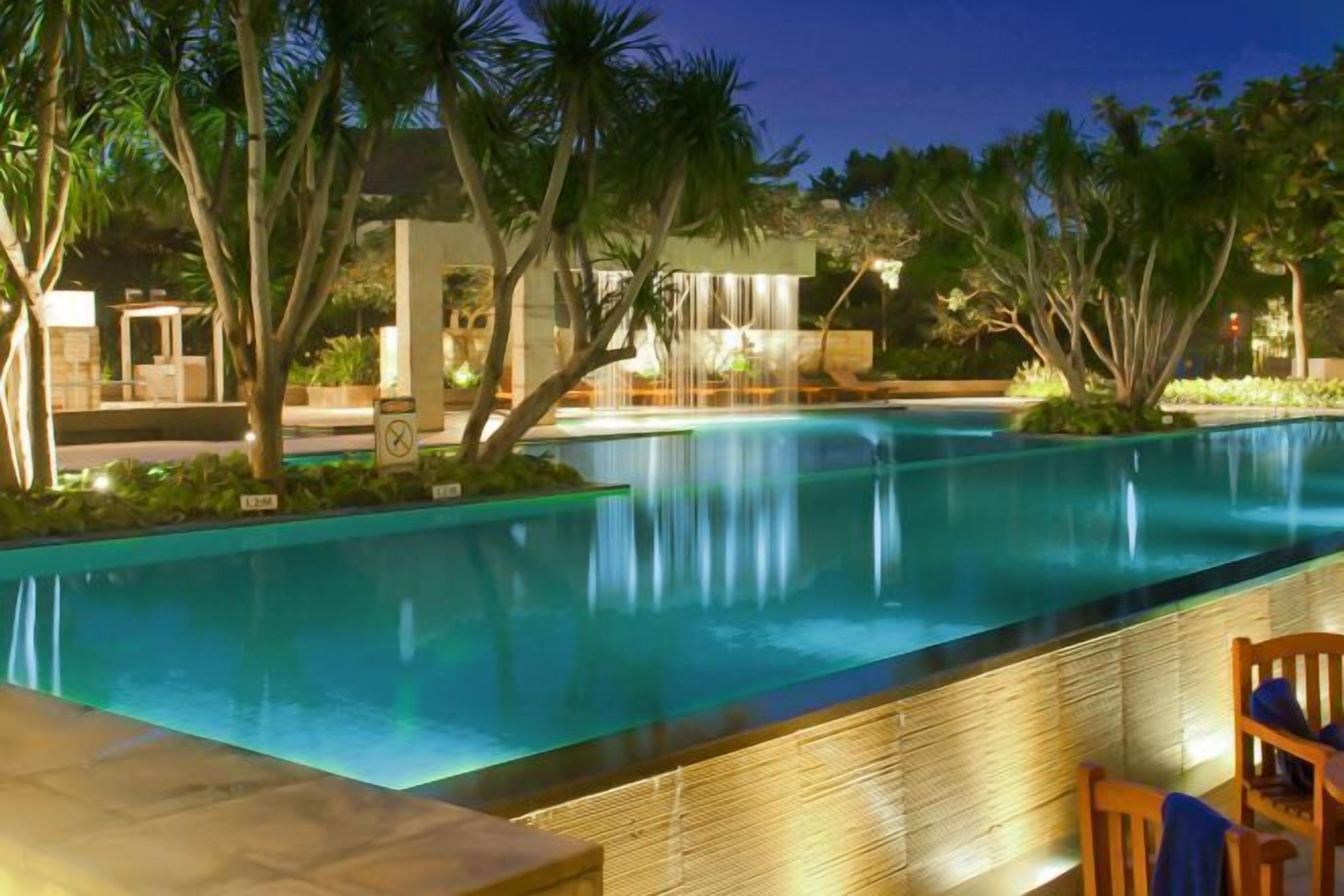 Hồ bơi ngoài trời