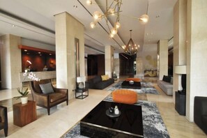 Lobby-lounge