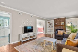 TV - Lassiter St · Be Comfy in Bull City (Durham)