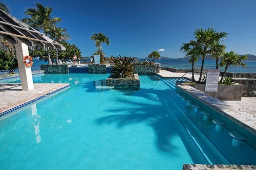 Sapphire Beachfront, Step Right to the Beach, WIFI, Great Views Generator