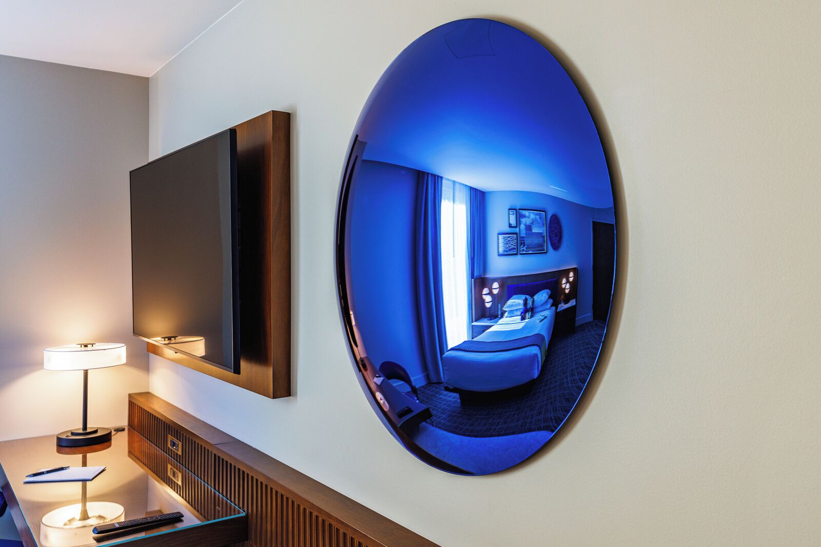 Hypo-allergenic bedding, minibar, in-room safe, desk