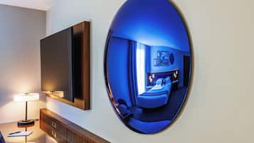 Hypo-allergenic bedding, minibar, in-room safe, desk