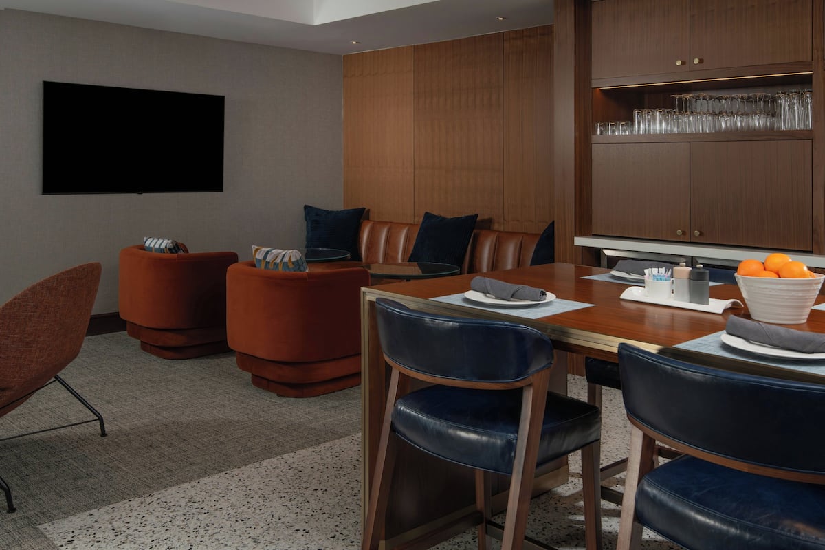 3 bars, bar sur le toit, lounge dans le hall