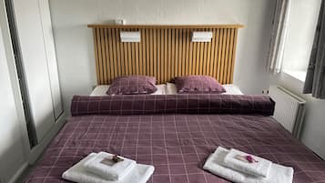 Superior Double Room, Courtyard View | Desk, free WiFi