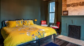 2 soverom, skrivebord, strykejern/-brett og wi-fi