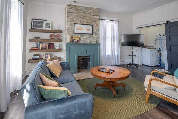 Smart TV, fireplace
