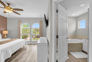 6 bedrooms, desk, iron/ironing board, WiFi