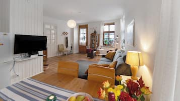 Fernseher, DVD-Player, Stereoanlage