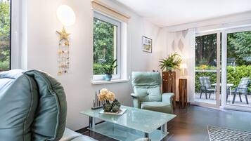 Fernseher, Kamin, Stereoanlage